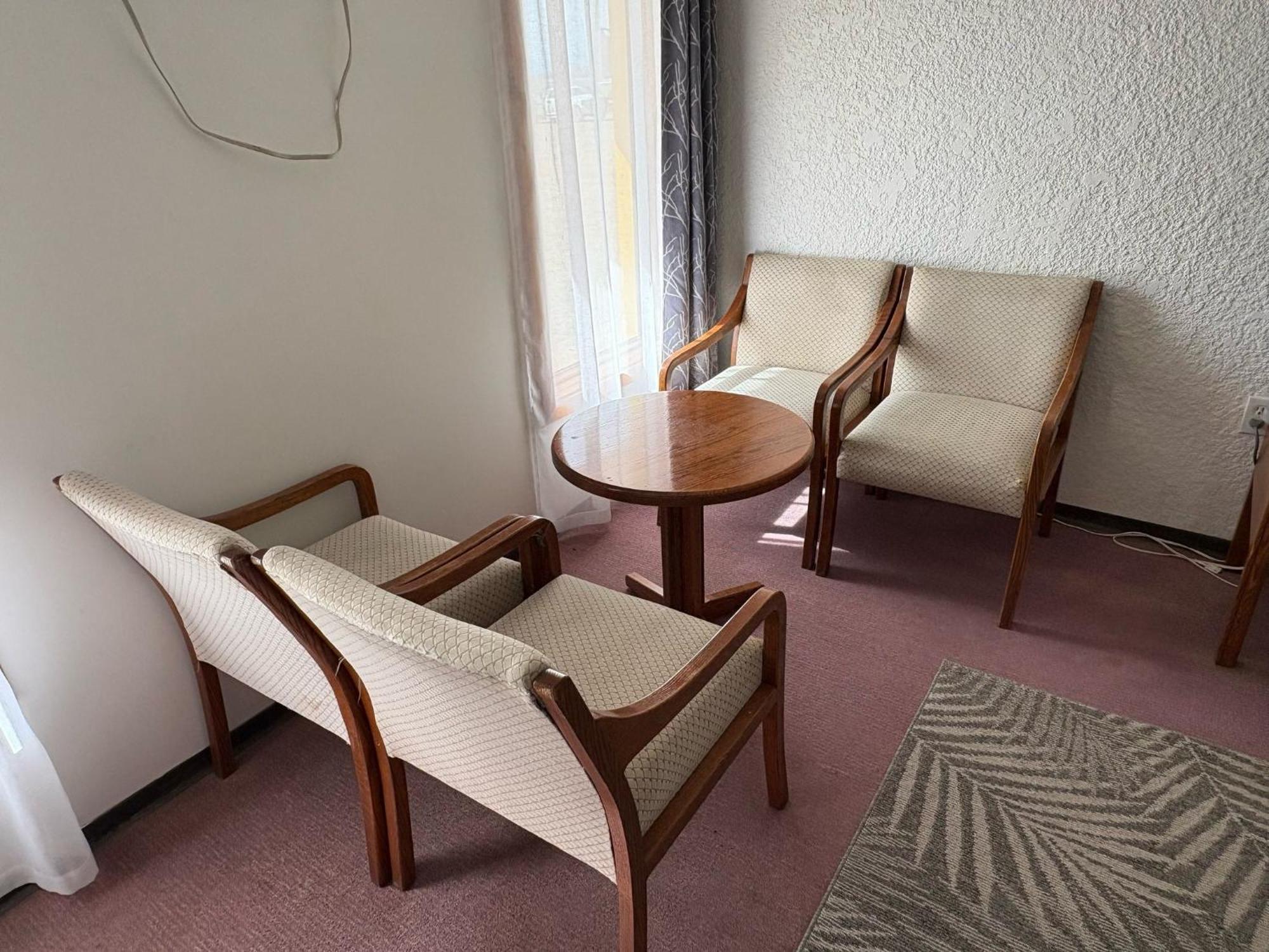 Maple Creek Motor Inn Luaran gambar