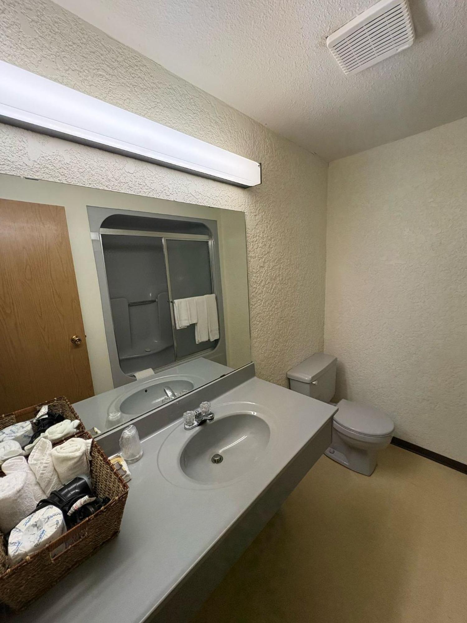 Maple Creek Motor Inn Luaran gambar