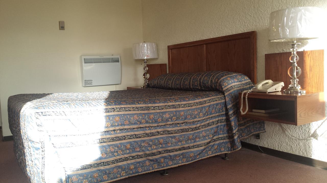 Maple Creek Motor Inn Luaran gambar